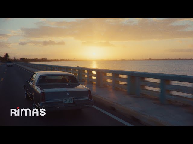 BAD BUNNY - LA MuDANZA (Video Oficial) | DeBÍ TiRAR MáS FOToS
