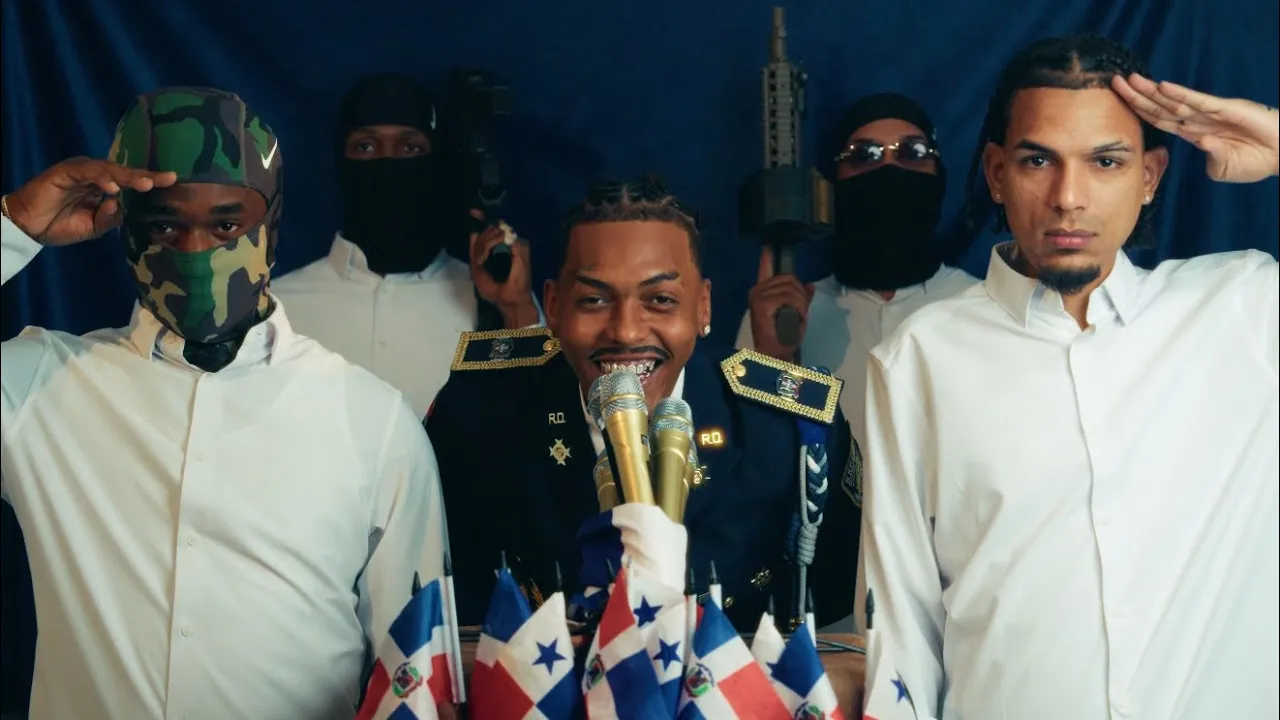 LIL NAAY - PERRA (VIDEO OFICIAL)
