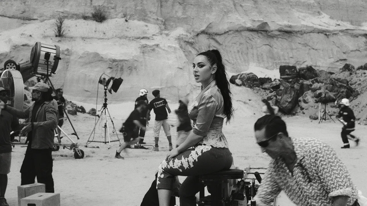 Charli xcx - Camera (Official Video)