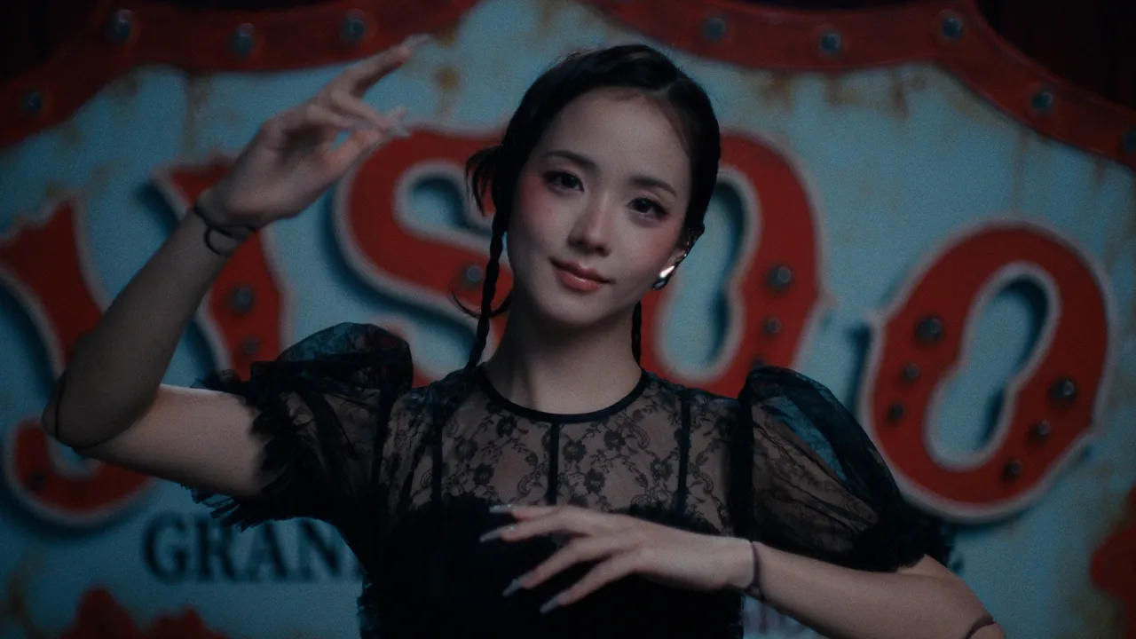 JISOO - CLICK (Official MV)